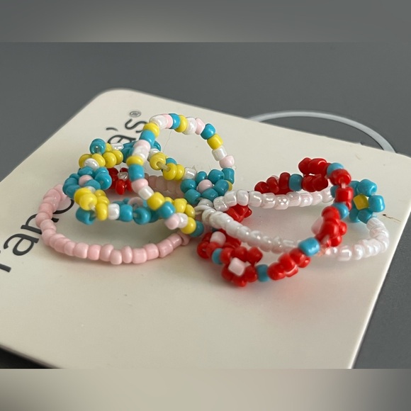 NWT francesca’s beaded stretch ring set of 6 - Picture 2 of 3